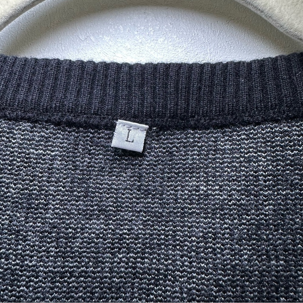 Black Distressed and Sweater with White Stars Size Large - Picture 4 of 6